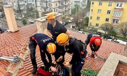 2 çocuk apartman boşluğuna düştü!