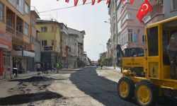 Ana arterlere sıcak asfalt yapılıyor