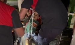 Demirlere sıkışan çocuk, itfaiye ekiplerince kurtarıldı
