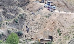 Hafriyat kamyonu devrildi: 1 yaralı