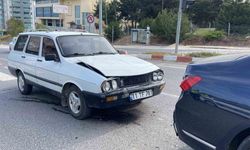 İki otomobil çarpıştı: 1 yaralı