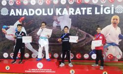 Karateciler madalyasız dönmüyor