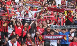 Tribünler tarihi ana tanıklık etti!