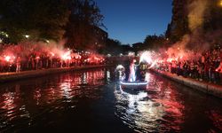 Eskişehirliler bayramını geleneksel fener alayı ile kutladı