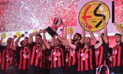 Şampiyon Eskişehirspor kupasını aldı