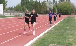 Atletizm yarışları nefes kesti