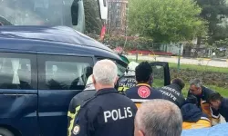 Korkunç kaza! Yolcu otobüsü ile hafif ticari araç çarpıştı.... Ölü ve yaralılar var!