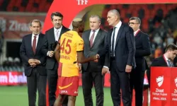 Galatasaray’a şampiyonluk kupasını kim verecek?  Açıklama TFF'den geldi...