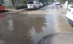 Yağmur yağdı vatandaş zorlandı