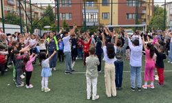 Çocukların yüzünü güldürüyorlar