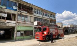 Depoda mahsur kalan köpekler kurtarıldı