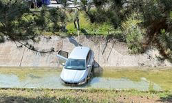 Eskişehir'de kontrolden çıkan otomobil sulama kanalına uçtu!