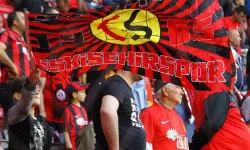 Eskişehirspor'da iç transfer belirsizliği:  Bazı isimlerle yollar ayrılabilir!