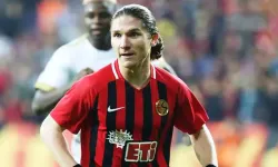 Es-Es'in eski futbolcusu dünyaevine girdi