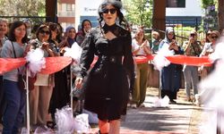 Eskişehir'de renkli defile... Kendi diktikleri kıyafetleri sergilediler