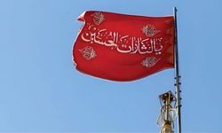 İran’da cami kubbesine "intikam bayrağı" çekildi