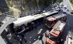 Ankara'da belediye otobüsü kaza yaptı! Yaralılar var!