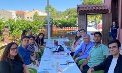 Başkan Ünal burs verilen öğrencilerle bir araya geldi