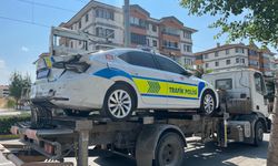 Eskişehir'de ilginç kaza... Trafik polisi aracına çarptı!