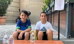 Oyuncak almak için su satıyorlar