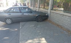 Aracın lastiği patladı direksiyon hakimiyetini kaybetti!