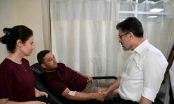 Bakan Yumaklı, dumandan etkilenen vatandaşları hastanede ziyaret etti