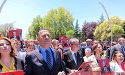CHP’liler belediyelere yönelik operasyonları protesto ettiler!