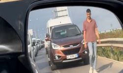 Emniyet şeridini ihlal edenleri yürüyerek cezalandırdı!