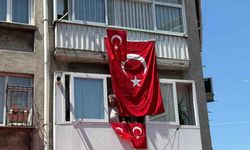 Piyade Sözleşmeli Er Ahmet Gültekin’in evi Türk bayraklarıyla donatıldı