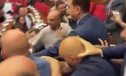 Ermenistan Parlamentosu’nda yumruklu kavga!