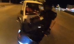 Araç motosiklette çarptı... Bir grup yardım etmek yerine bakın ne yaptı!