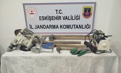 Eskişehir'de kaçak kazı operasyonu: Babasının bahçesinde tarihi eser arıyordu