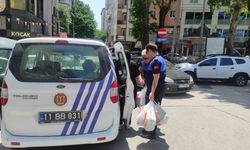 Bu dilenci 15 poşet yiyecekle yakalandı!