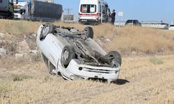 Otomobil şarampole takla attı: Anne ile kızı ölümden döndü