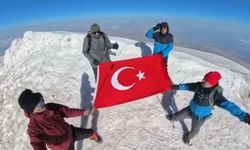 Eskişehirli dağcılar Ağrı Dağı'nın zirvesinde