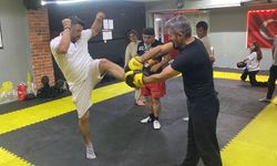 Eskişehir’de aileler çocuklarıyla birlikte kick-boks antrenmanına katıldı