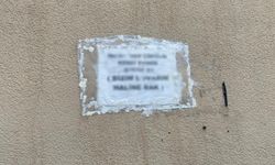 Eskişehir’de apartman duvarındaki ilginç notlar dikkat çekti