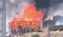 Lojman inşaatında yangın dehşeti!
