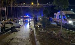 Elektrik direğine çarpan otomobil hurdaya döndü: 2’si ağır 4 yaralı