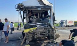 Halk otobüsü ile tır çarpıştı: 11 yaralı