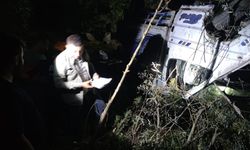 Kamyonet şarampole yuvarlandı: 2 yaralı