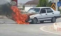 Karaman’da seyir halindeki otomobil alev alev yandı