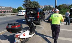 Motosiklet hafif ticari araca çarptı: 2 yaralı