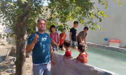 Römorkta havuz yaptı