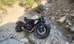 Şarampole yuvarlanan motosikletin sürücüsü yaralandı