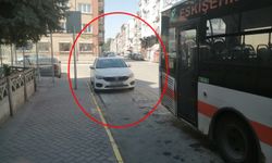 Otobüs durağında ilginç manzara!