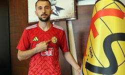 Es-Es'te sağ kanat güçlendi