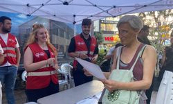 Sahte diploma skandalına esprili protesto... 5 saniyede diplomalı oldular