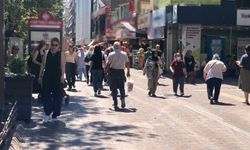 Sıcak havaya rağmen Hamamyolu Caddesi dolup taştı!