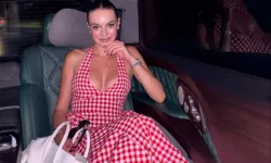 Melis Sezen, cesur dekoltesiyle sosyal medyanın gündeminde